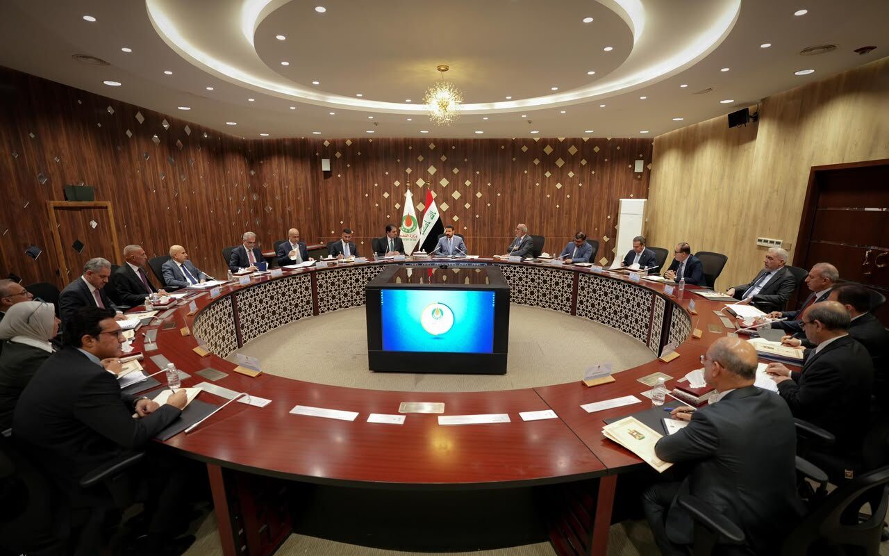 رئيس الوزراء: الحكومة ستتخذ جملة من الإجراءات والخطوات المهمة لزيادة الإيرادات النفطية