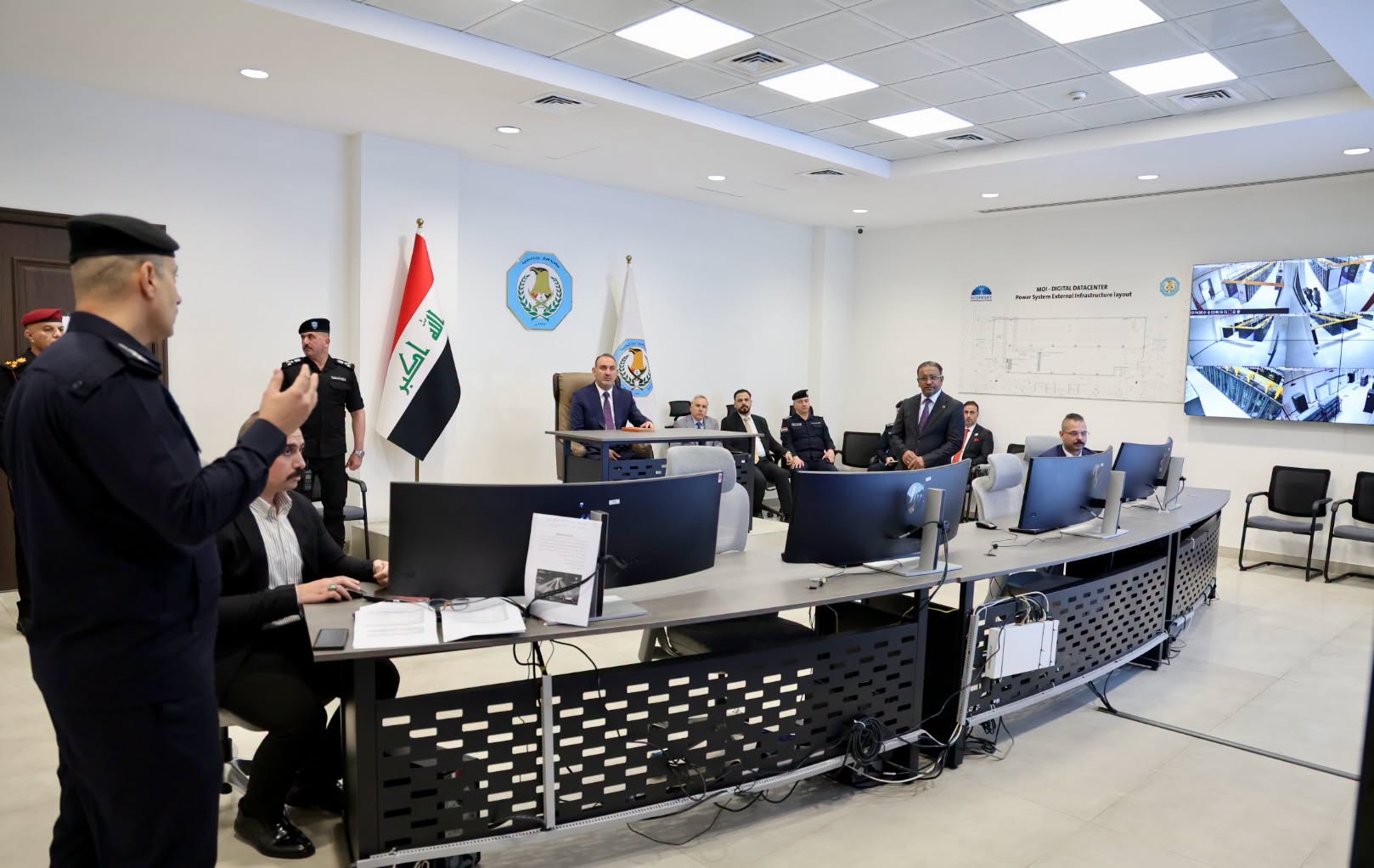 وزير الداخلية يفتتح منصة تتبع المركبات ويوجه بإنجاز الهوية الرقمية