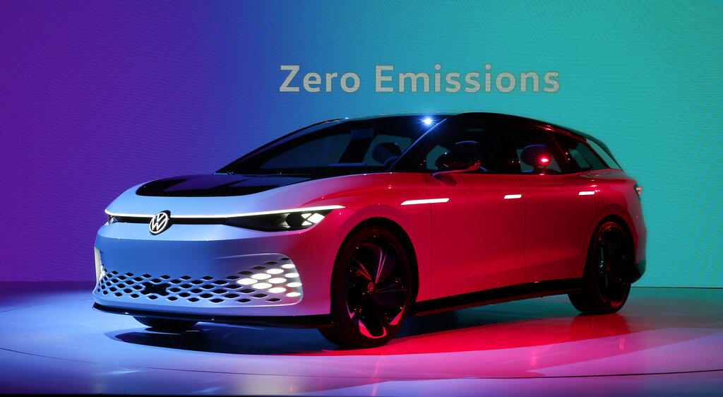 فولكس فاجن VW I.D. عربة مفهوم كهربائية ذاتية القيادة Space Vizzion مع "انبعاثات صفرية" المصدر(AP )