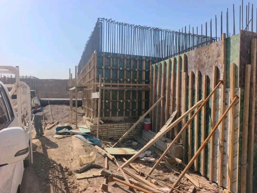 الديوانية تباشر بمد أنابيب مياه السدير بطاقة 2000 متر مكعب في الساعة لمعالجة الشح
