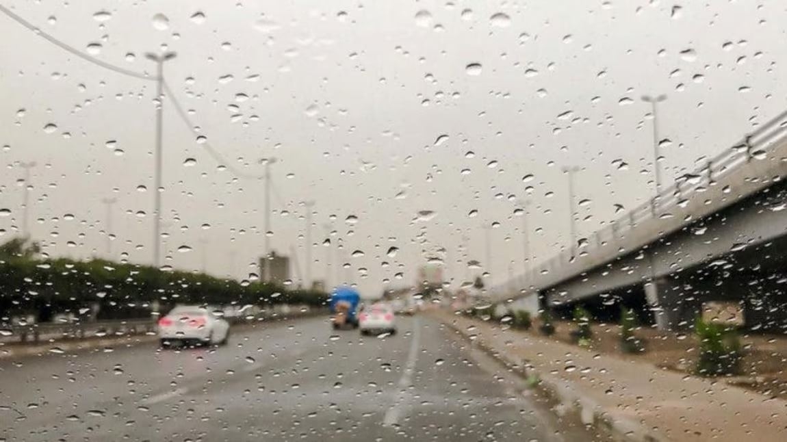 الأنواء الجوية: أمطار رعدية في عدة مناطق بالتزامن مع استمرار الأجواء الحارة