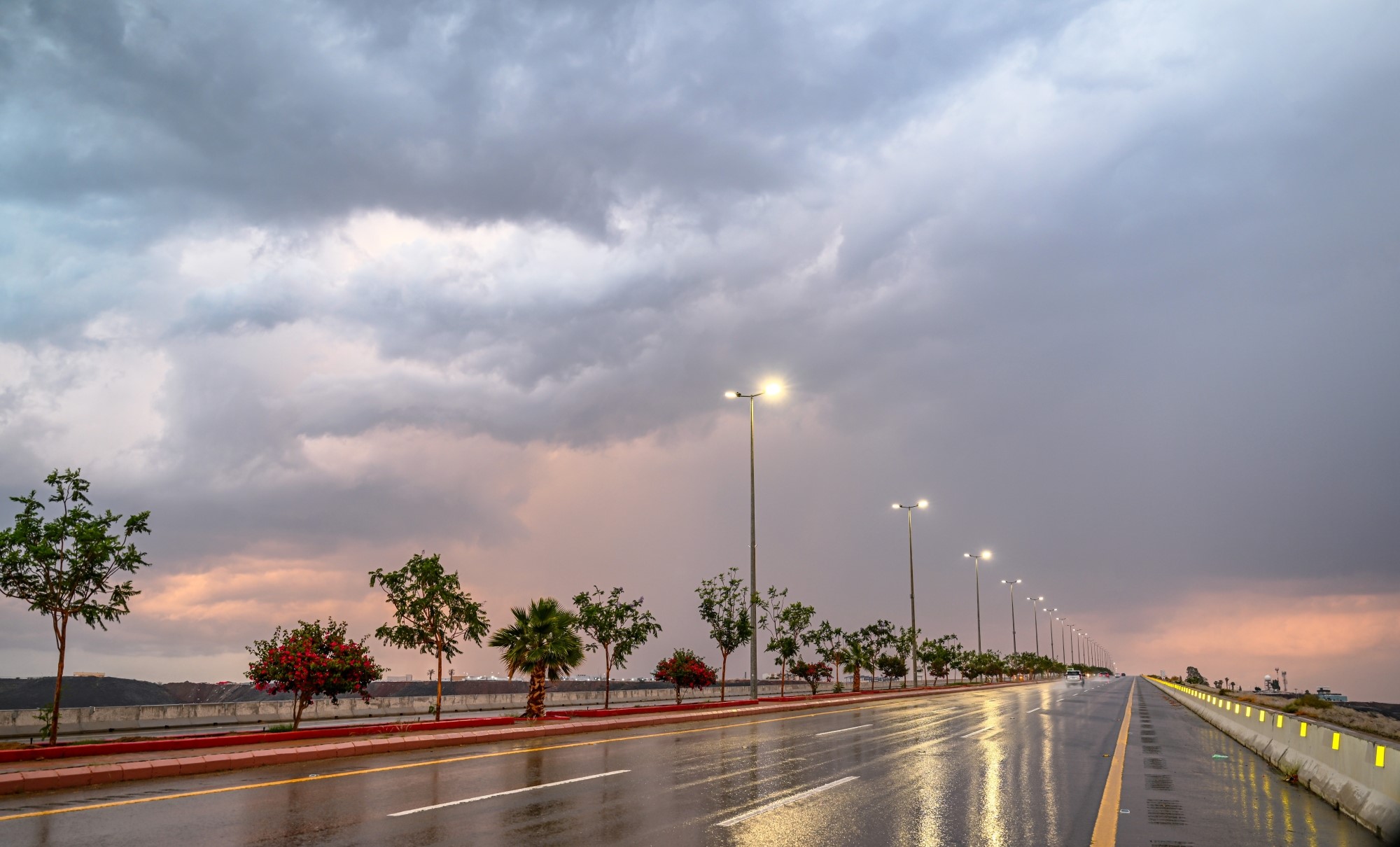 أمطار رعدية وانخفاض تدريجي في درجات الحرارة بالعراق