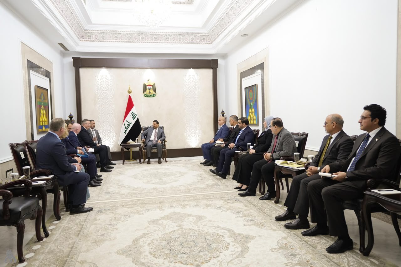 رئيس الوزراء يؤكد أهمية استثمار الغاز المصاحب لما يمتلكه العراق من قدرات كبيرة في هذا القطاع