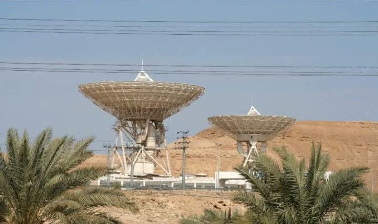وێستگەى زەمینى مانگە دەستکردەکان