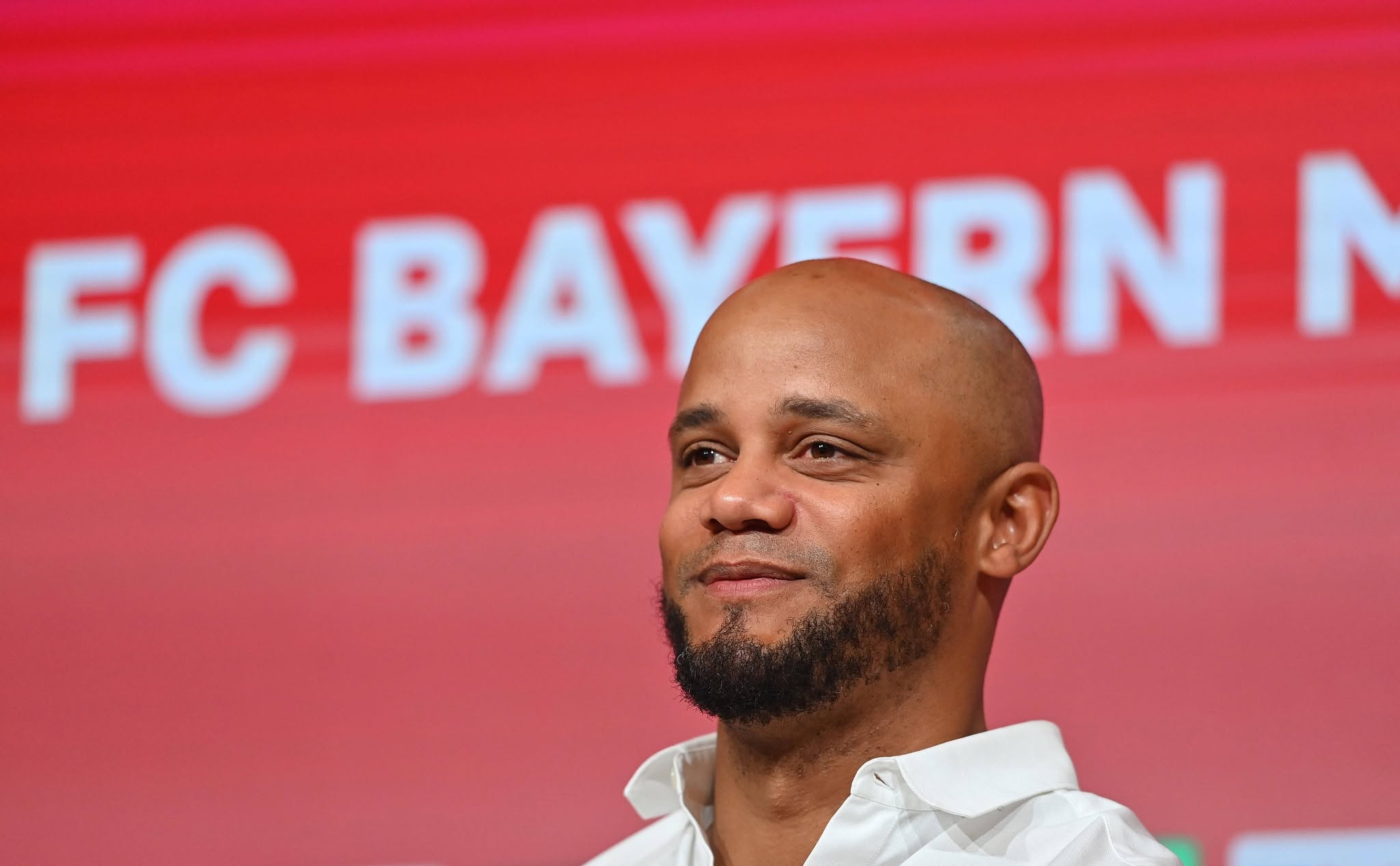 Trainer Vincent KOMPANY Bayern Muenchen, Einzelbild,angeschnittenes Einzelmotiv,Portraet,Portrait,Portr‰t. Pressekonferenz. Offizielle Vorstellung Trainer Vincent KOMPANY Bayern Muenchen am 30.05.2024 in Muenchen. Fussball 1. Bundesliga,Saison 2023/2024. ¬ *** Coach Vincent KOMPANY Bayern Muenchen , single picture,cropped single motif,portrait,portrait,portrait press conference Official presentation coach Vincent KOMPANY Bayern Muenchen on 30 05 2024 in Munich Football 1 Bundesliga,season 2023 2024 ¬