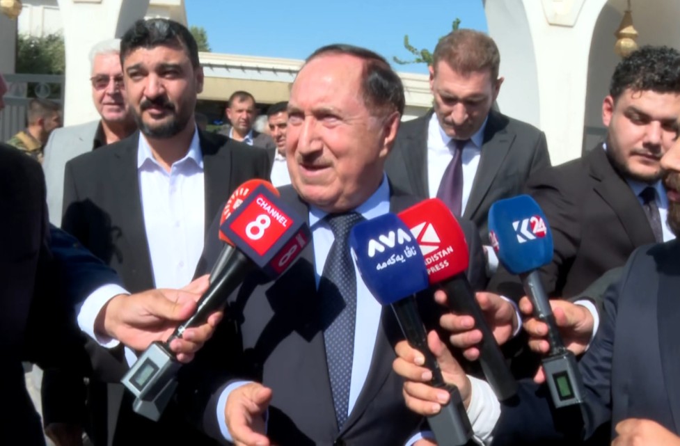 Jaafar Eminki, a member of the Political Bureau of the Kurdistan Democratic Party, briefs reporters in Erbil on September 16, 2026. Photo: Channel8