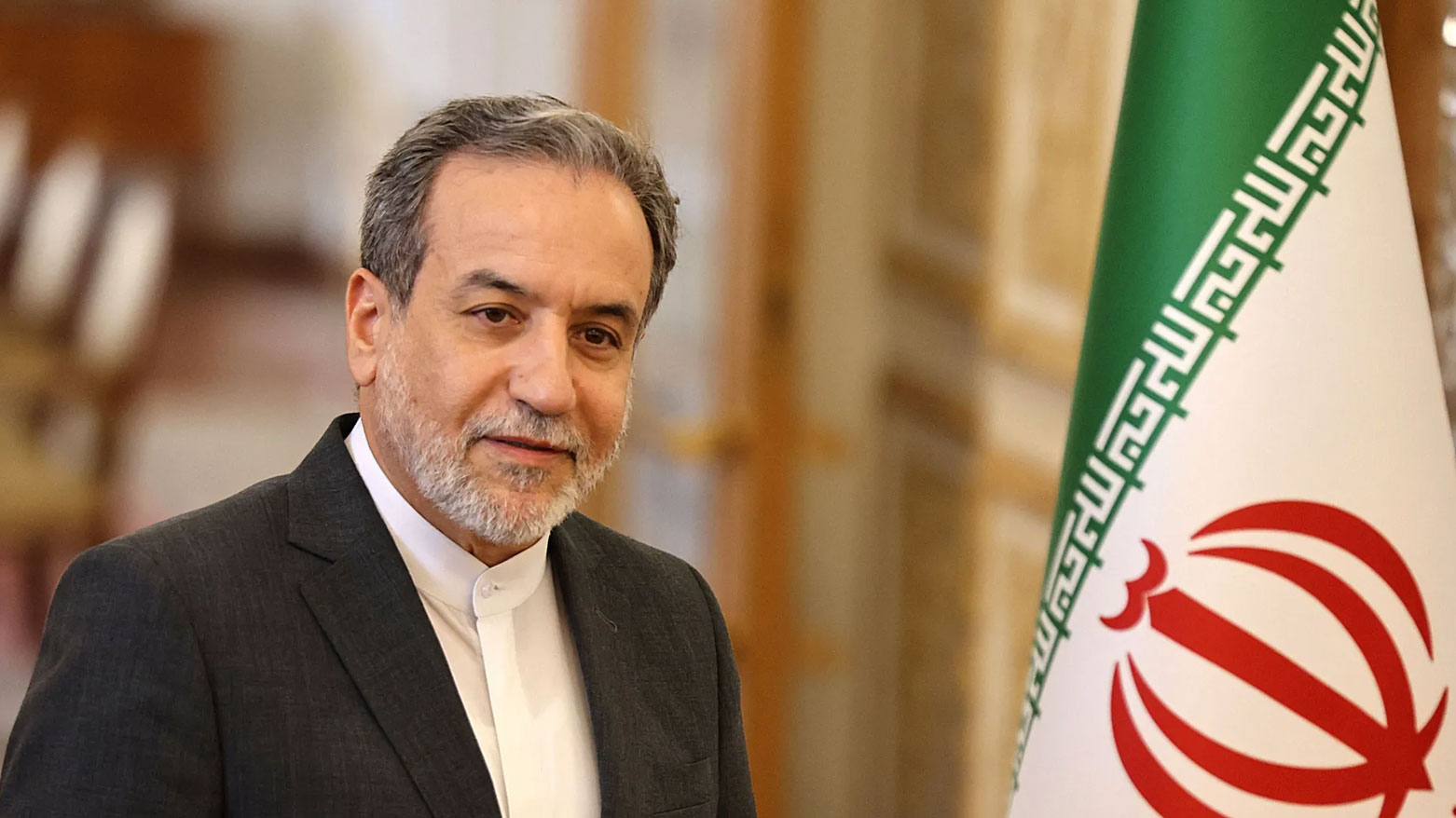 عراقچی: چه جنگ رخ دهد و چه ندهد، مواضع و سیاست‌های ما تغییر نخواهد کرد