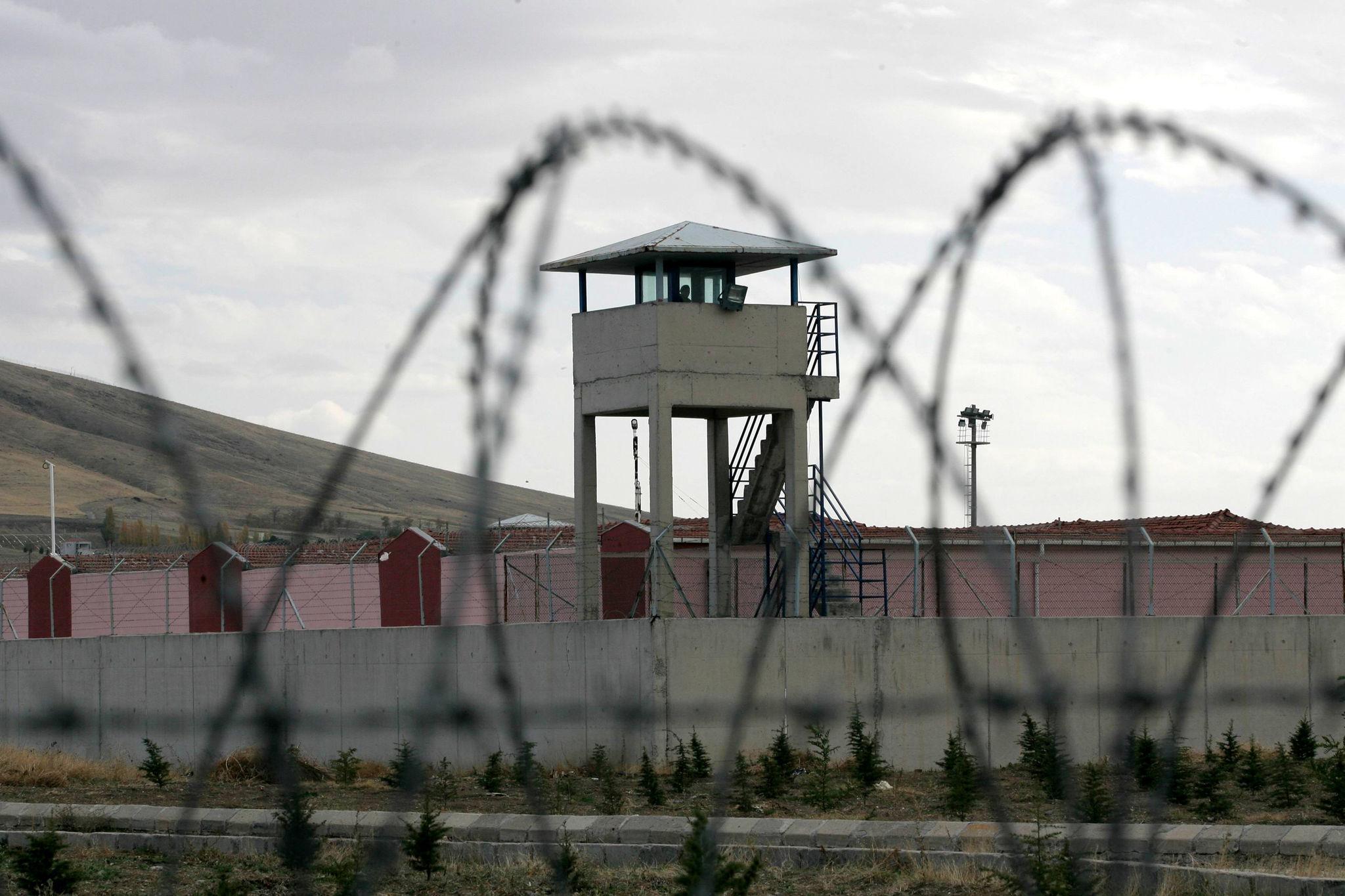 GIRTIYÊN KURD TEVÎ CEZAYÊ WAN BI DAWÎ BÛYE NAYÊN BERDAN
