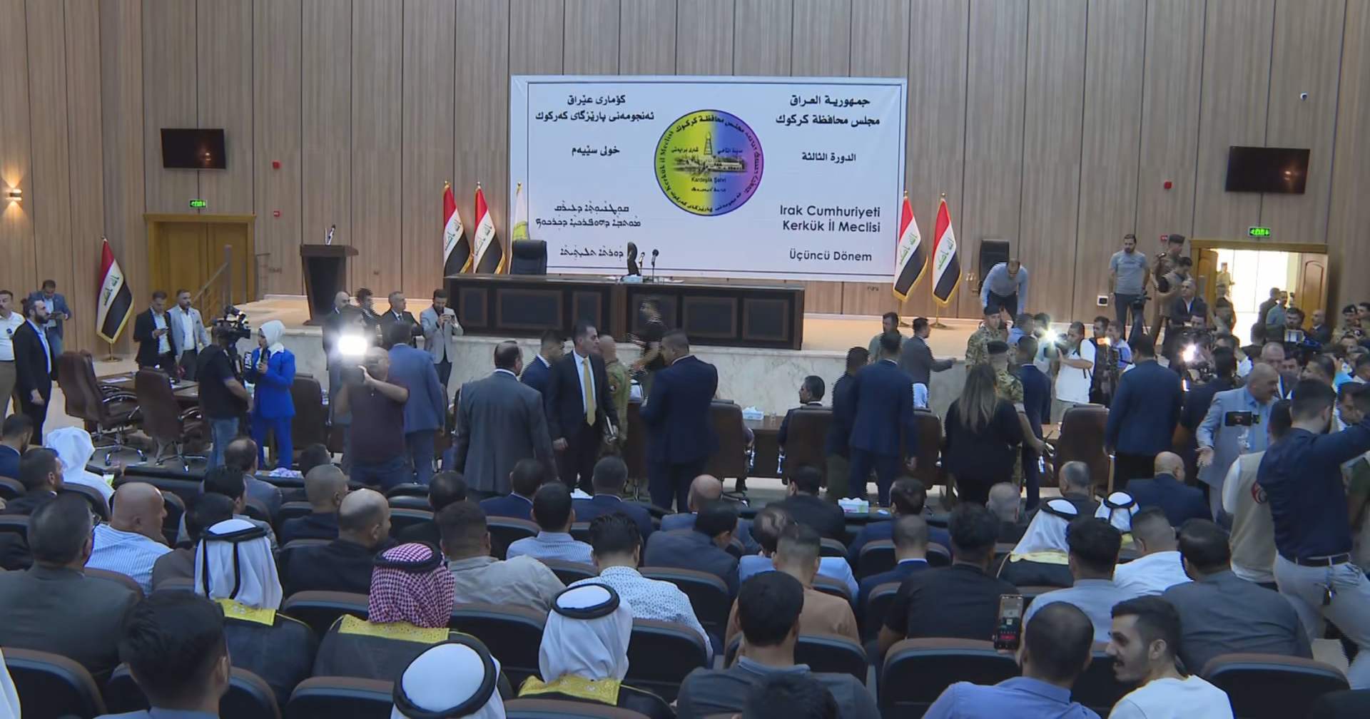 دانیشتنى ئەنجوومەنى پارێزگاى کەرکوک. فۆتۆ: کەناڵ8