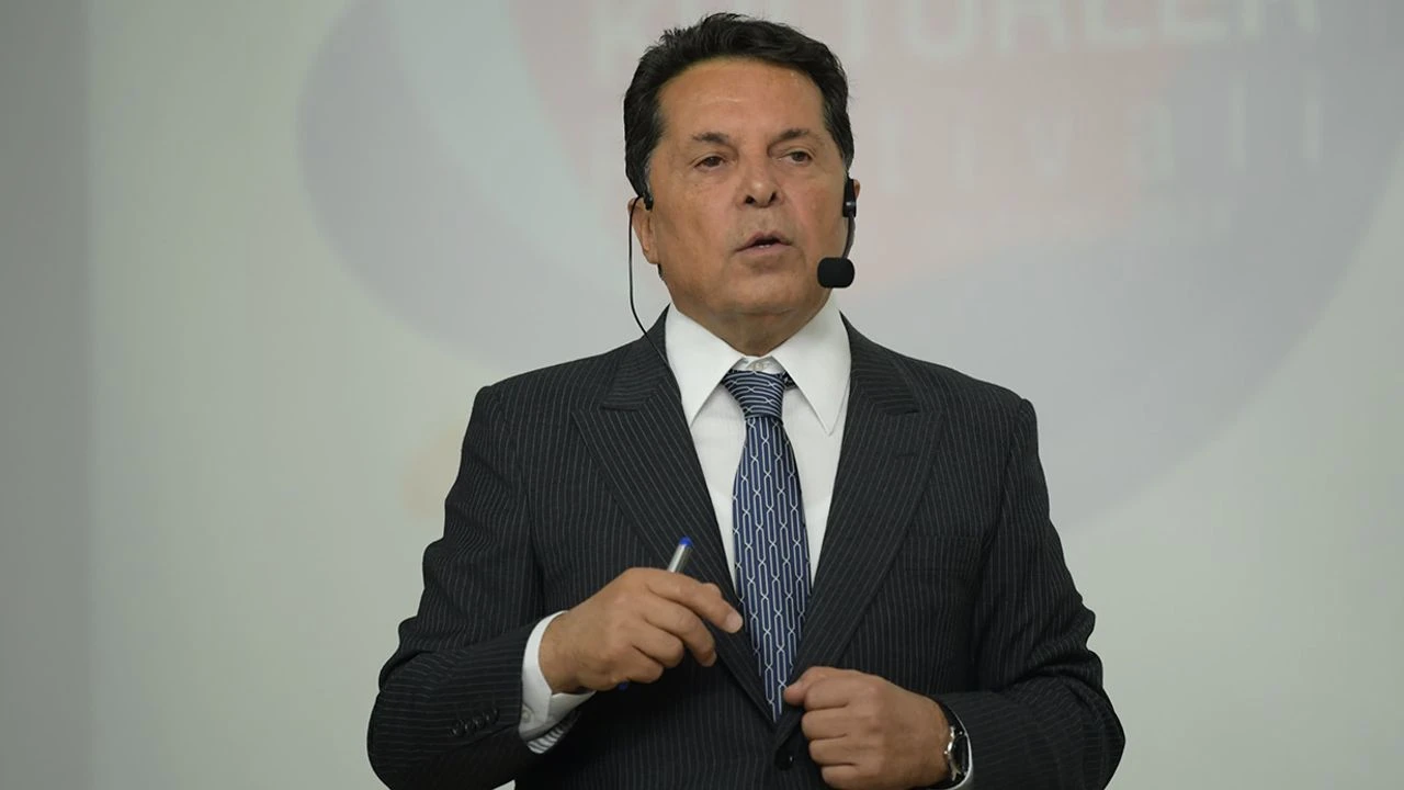 ئەحمەد ئوزەر، سەرۆکی شارەوانیی ئەسەنیورت