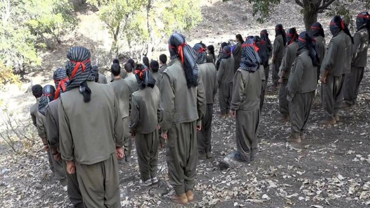 ژمارەیەک چەکدارى هێزەکانى پژاک لەکاتى ڕاهێنانى سەربازیی