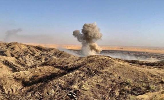 فڕۆکەی ئێف16 پاشماوەکانی داعشى لە سنووری حەمرین بۆردومانکرد