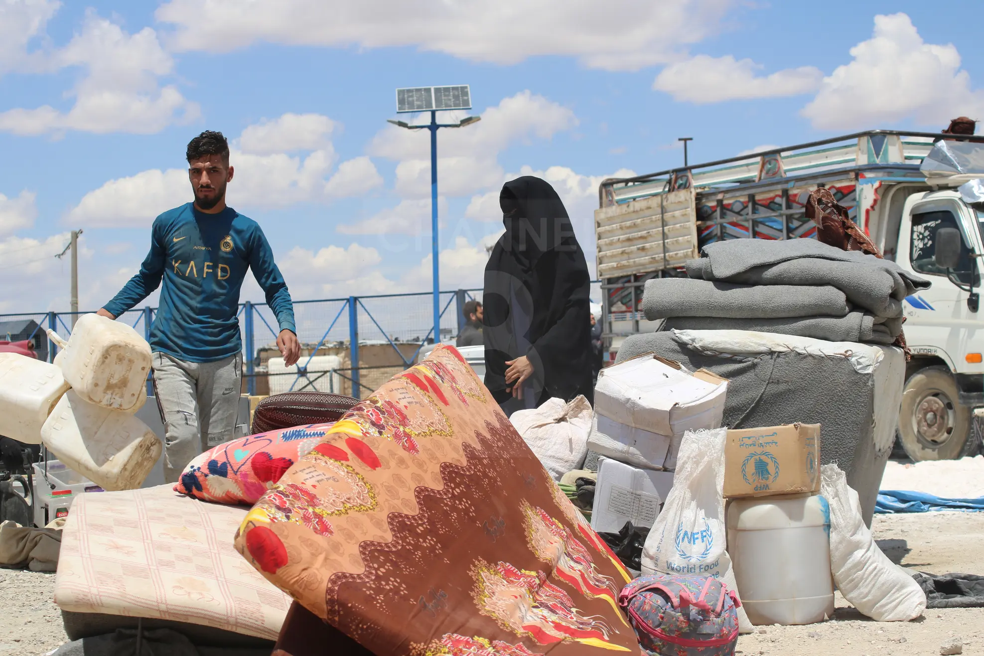 Rêveberiya Xweser; 69 malbatên li Kampa Holê (254 kes) ji warên xwe re hatin vegerandin. Wêneyên Dijwar Orkêş - Kanal8