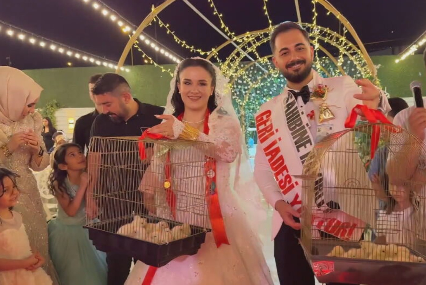 HOSTAYEKÊ KEBABAN LI ŞÛNA ZÊRAN, 100 ÇÎÇIK DIYARÎ ZAVAYEKÎ KIR