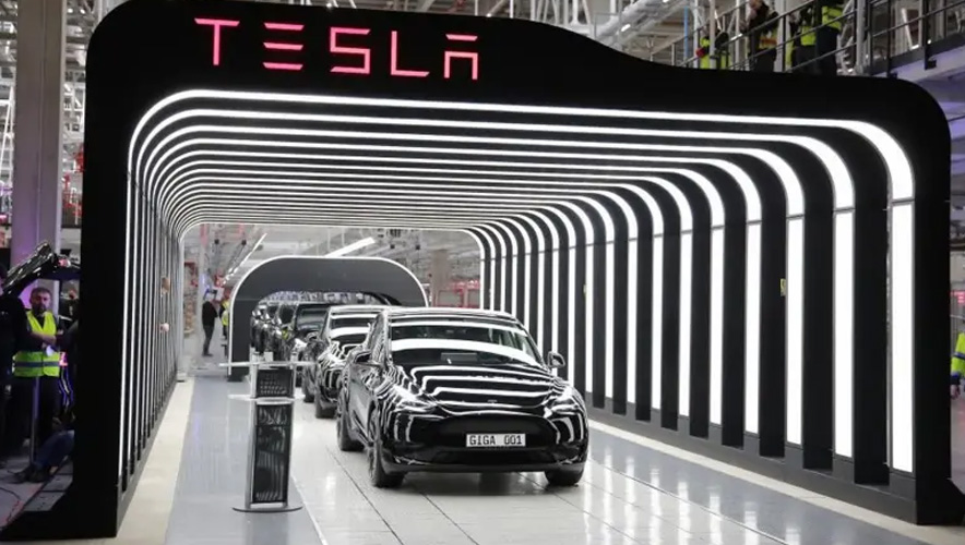 TESLA DI NAVA QEYRANA HEYÎ DE HILBERÎNÊ ZÊDE DIKE