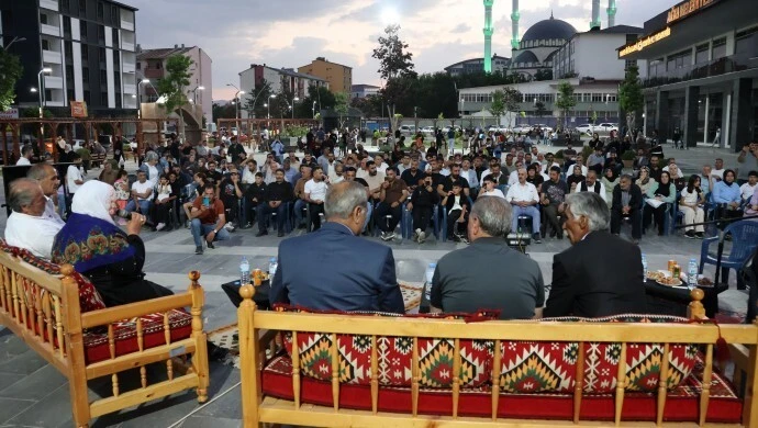 LI AGIRIYÊ ŞAHIYA DENGBÊJIYÊ HAT LIDARXISTIN