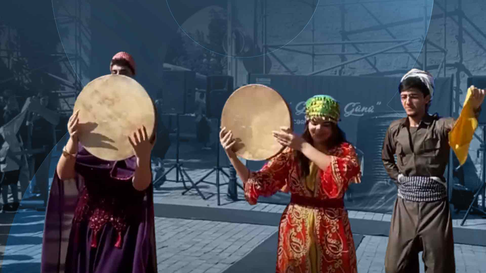 KURDAN LI ÎÇERÎŞEHRA BAKUYÊ CILÛBERGÊN XWE YÊN NETEWEYÎ PÊŞKÊŞ KIRIN