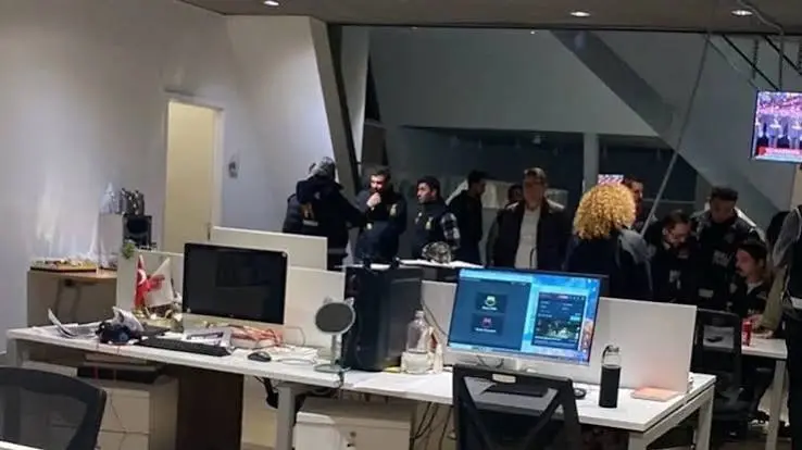 POLÎSAN BI SER HALK TV'YÊ DE GIRT: QEYÛM HAT DANÎN