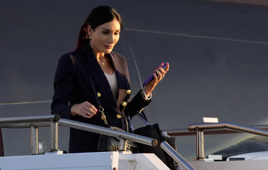 Donald Trump'ın Radikal Sağcı Laura Loomer ile İlişkisi Tartışma Yarattı