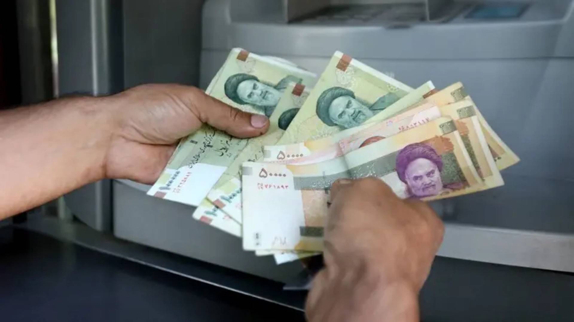 İran Meclisi Para Biriminden Dört Sıfır Kaldırdı